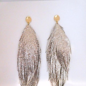 Boucles d&#39;oreilles plumes en cuir doré extra longues Boucles d&#39;oreilles plumes en cuir superposées extra longues Puces d&#39;oreilles plumes en cuir