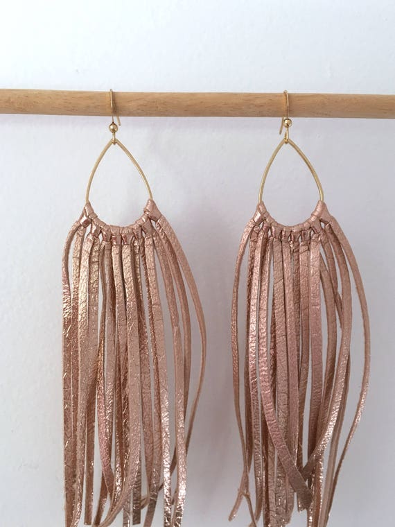 LEATHER TASSEL ROSE LEATHER TASSEL ROSE