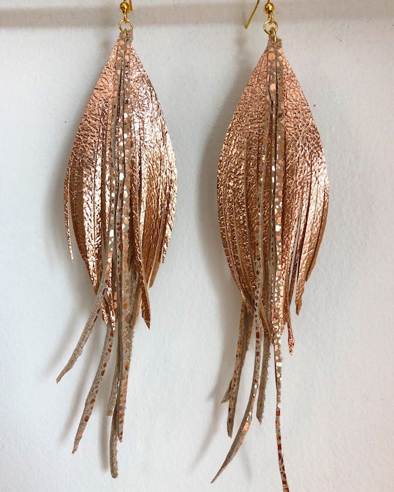 Lightweight dangle earrings deals