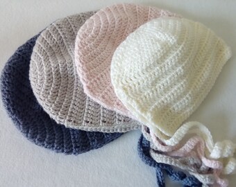 Bonnet, béguin bébé rétro vintage crocheté main en laine mérinos majoritaire