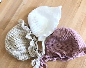 Bonnet, béguin bébé rétro vintage tricoté main en laine spéciale bébé