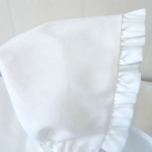 Bonnet/béguin bébé rétro bordure volantée en piqué de coton milleraies blanc et voile de coton blanc image 3