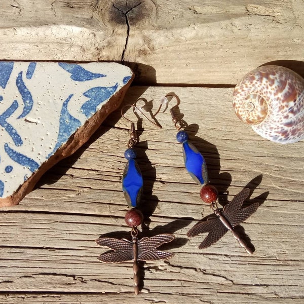 Boucles d'oreilles perles libellules en cuivre et perles de verre tchèque bleues