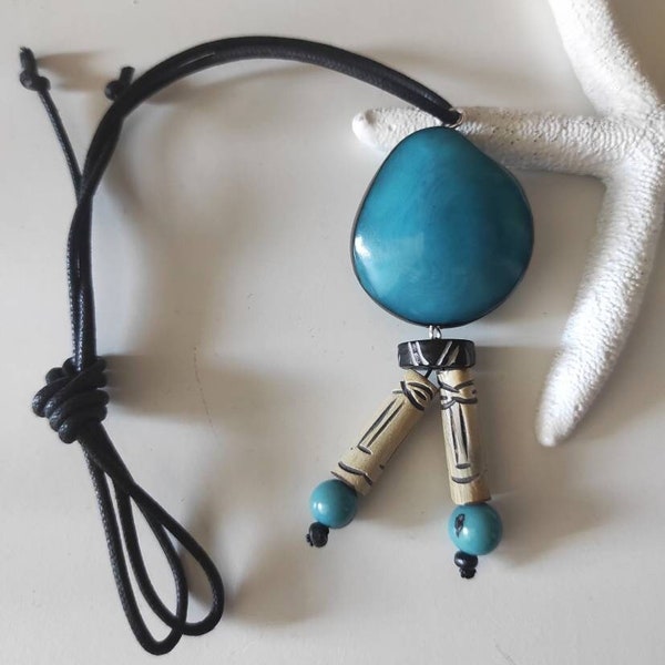 Collier en noix de tagua ou ivoire végétal bleue graines perles en os et coton ciré