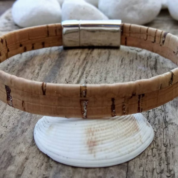 Natural cork bracelet with unisex magnetic clasp