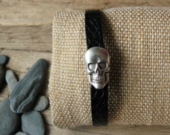 Bracelet noir en cuir avec fermoir plaqué argent tête de mort