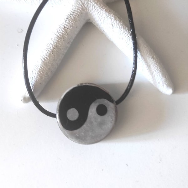 Pendentif yin et yang noir et blanc perle disque en agate dzi