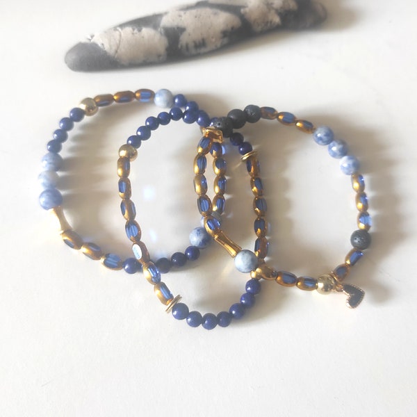 bracelet de perles tons bleu et or lapis lazuli sodalite