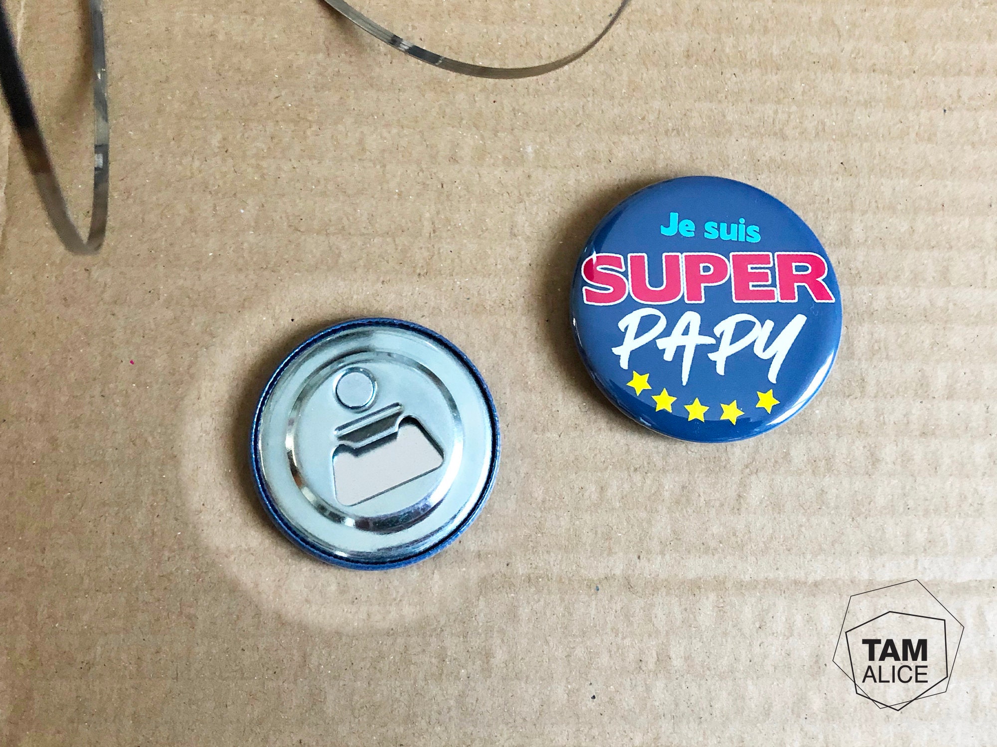 Super Papy Le Décapsuleur Magnet ou Badge ?