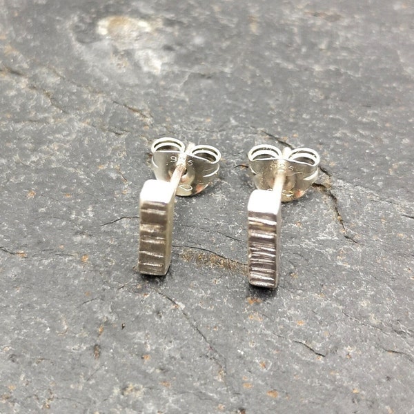 Ear chip in solid silver. Rectangular, sober shape