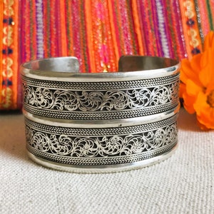 Pulsera ancha de plata, brazalete étnico - Nepal/Tíbet