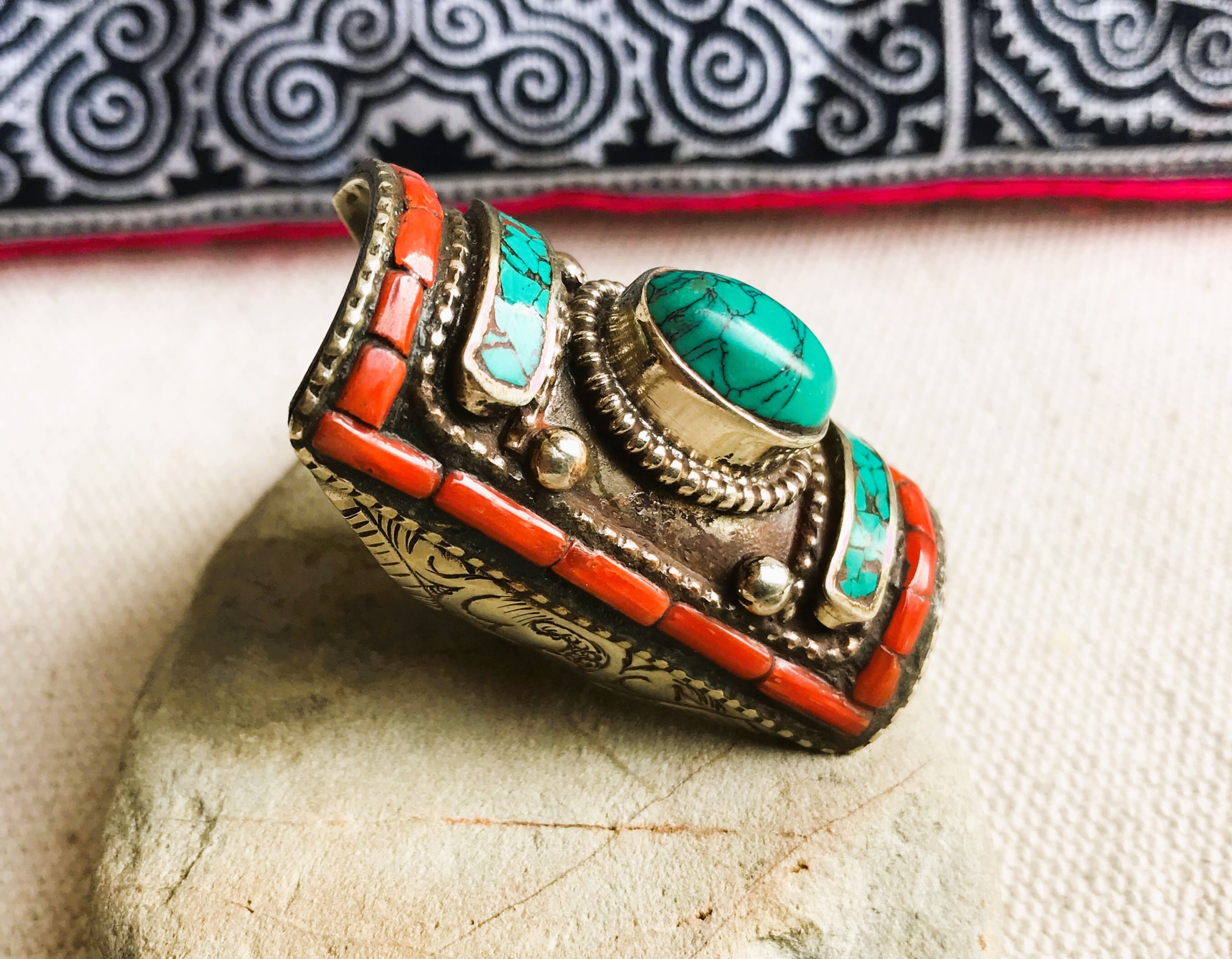Native American Breathtaking Vintage Frogskin Turquoise Sterling Silver Bracelet Native American Breathtaking Vintage Frogskin Turquoise Sterling Silver Bracelet