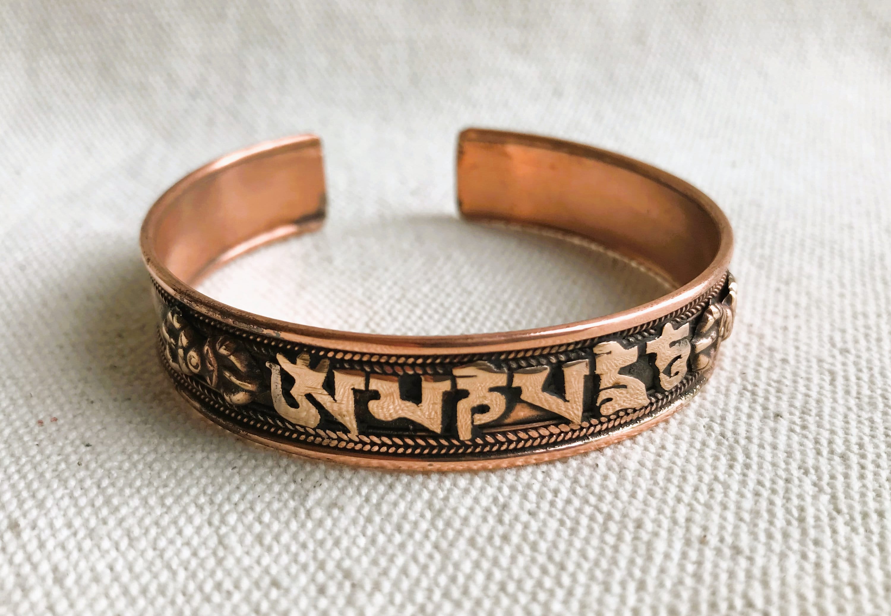 Bracciale In Rame Puro Regolabile Unisex - Gioiello Minimalista Fatto A Mano In Nepal, Stile Hippie Boho, Ciondolo Tondo Semplice