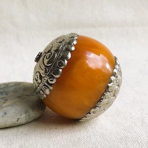 Very very large amber pearl Tibetan silver-pearl from Nepal Tibet-Nepalmashop
