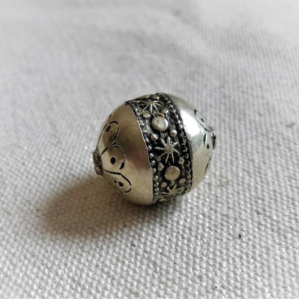Berber Ethnic Bead - Large Silver Metal Bead - Ethnic Jewelry Creation - Beads of the World