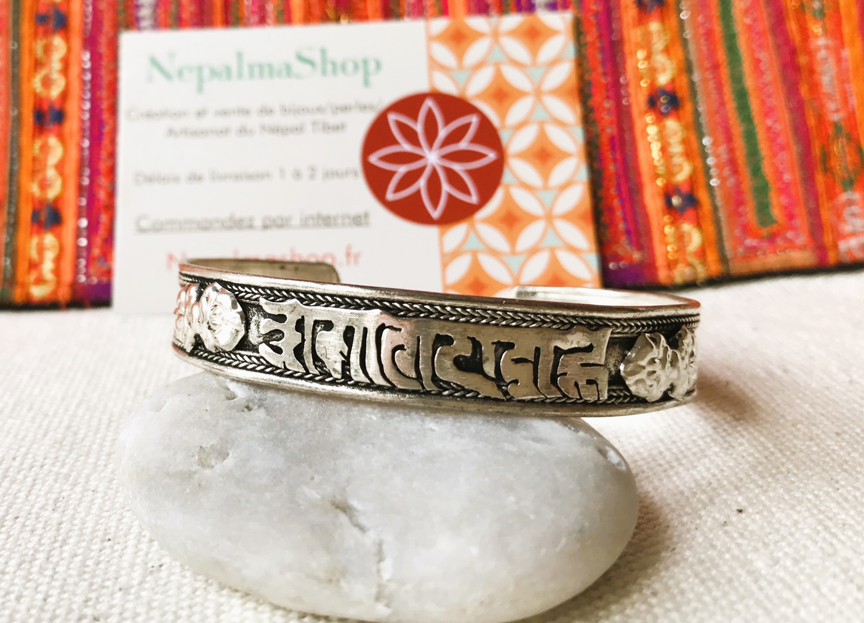 Bracciale Rigido Tibetano In Rame E Argento | Fatto A Mano Con Turchese E Lapislazzuli | Regolabile Con Incisione Mantra | Unisex Boho - 5