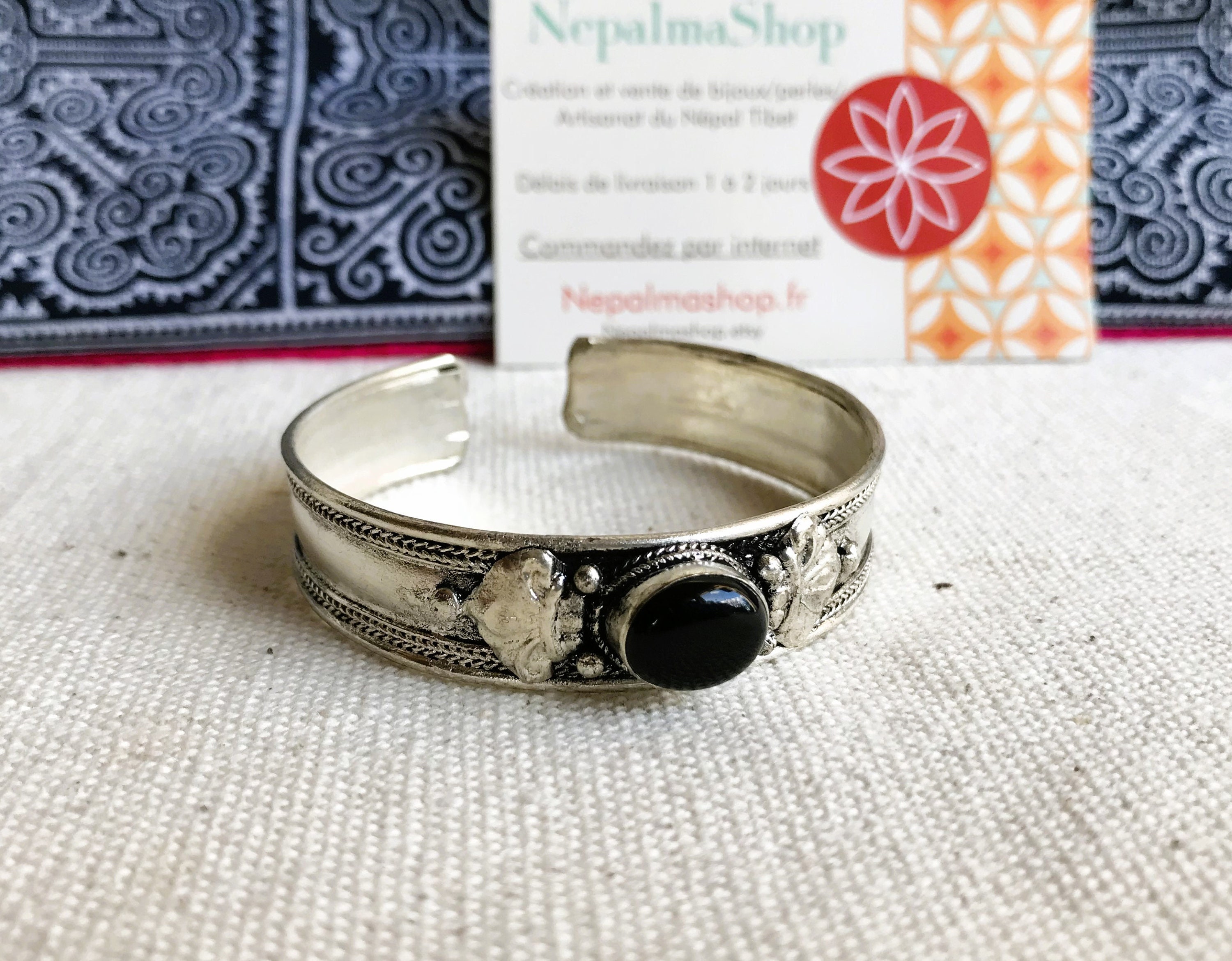 Nepal silver bangle - Etsy 日本