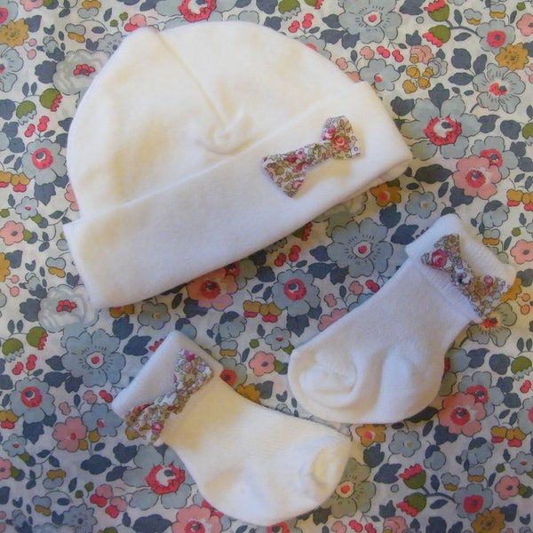 Bonnet noeud LIBERTY, Chaussettes blanches, personnalisé, Coton Oeko-Tex,Naissance