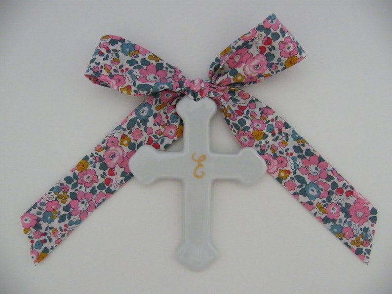Croix en porcelaine fine de 7 ou 9,5 cm, ruban LIBERTY au choix, Capel, Mitsi Betsy, Wiltshire, Meodow, D'Anjo Photo 4