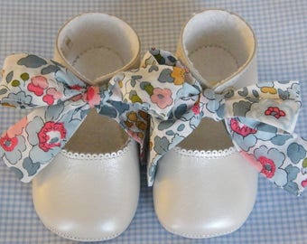 Pair of laces in LIBERTY Betsy porcelain size 6/9 months Size 18