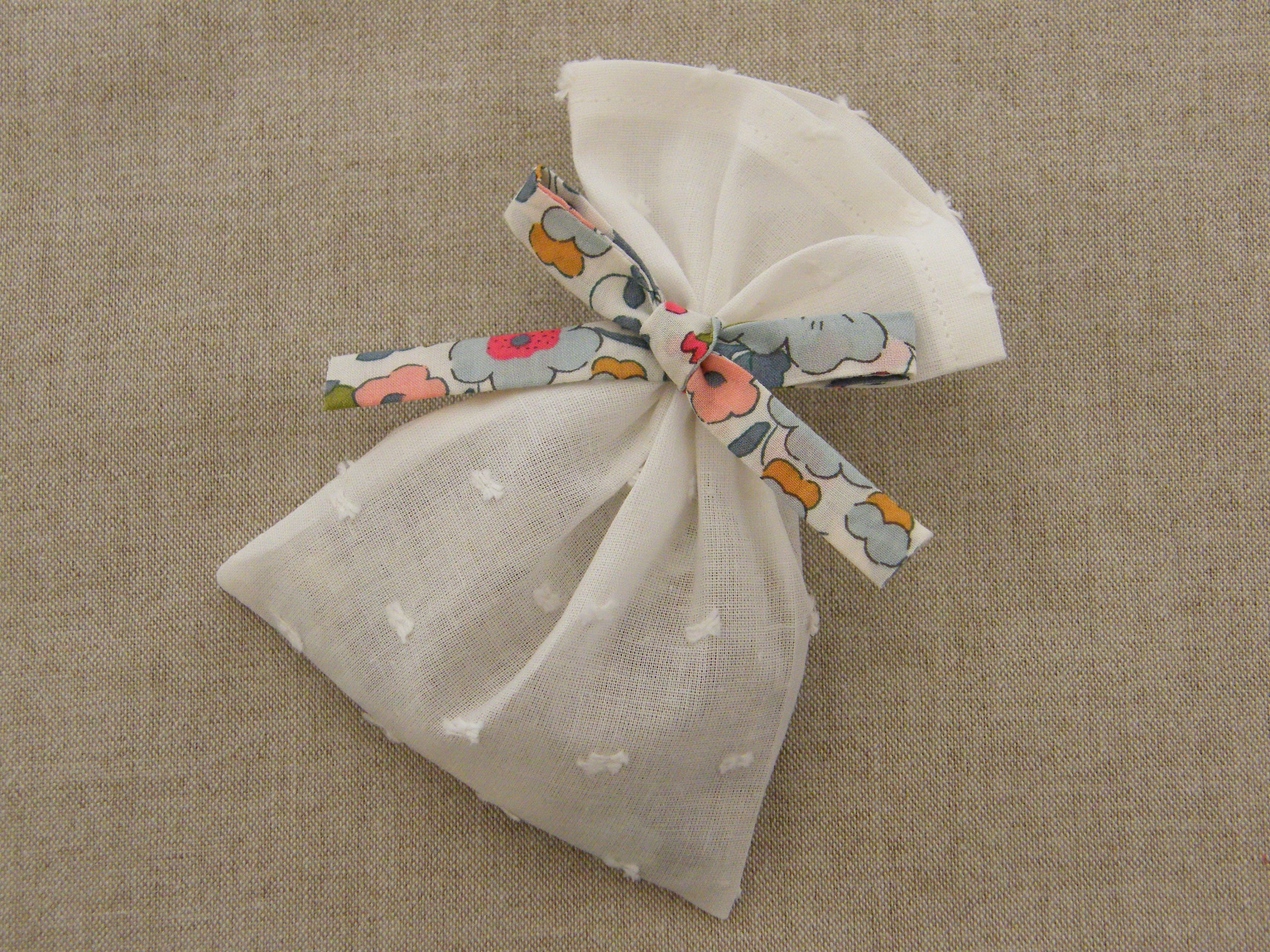 Sachets Dragées X8 Liberty et Coton Au Choix Baptême Bébé Communion | Par 8/16/24/32/40/48/50