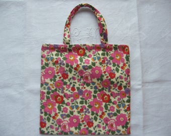 Bag in LIBERTY (Betsy, Capel, d'Anjo) or cotton (145 Liberty to choose from). Procession