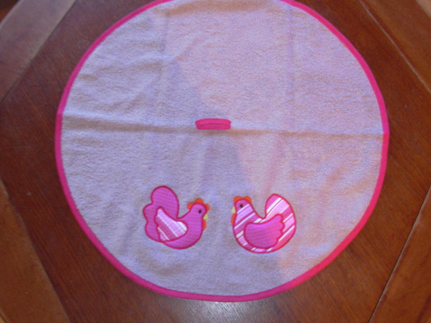 Essuie-Mains Ronds Tissu Éponge Bordé d'un Biais et Motif Brodé Cocotte Mr Coq