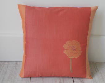 Housse de coussin de couleur rose orange avec motif petite fleur