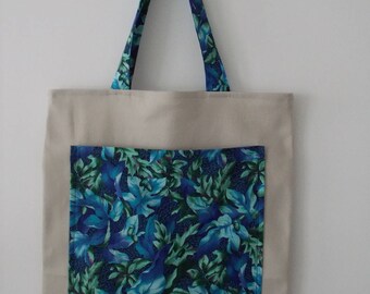 Tote bag avec sa grande poche extérieure imprimée