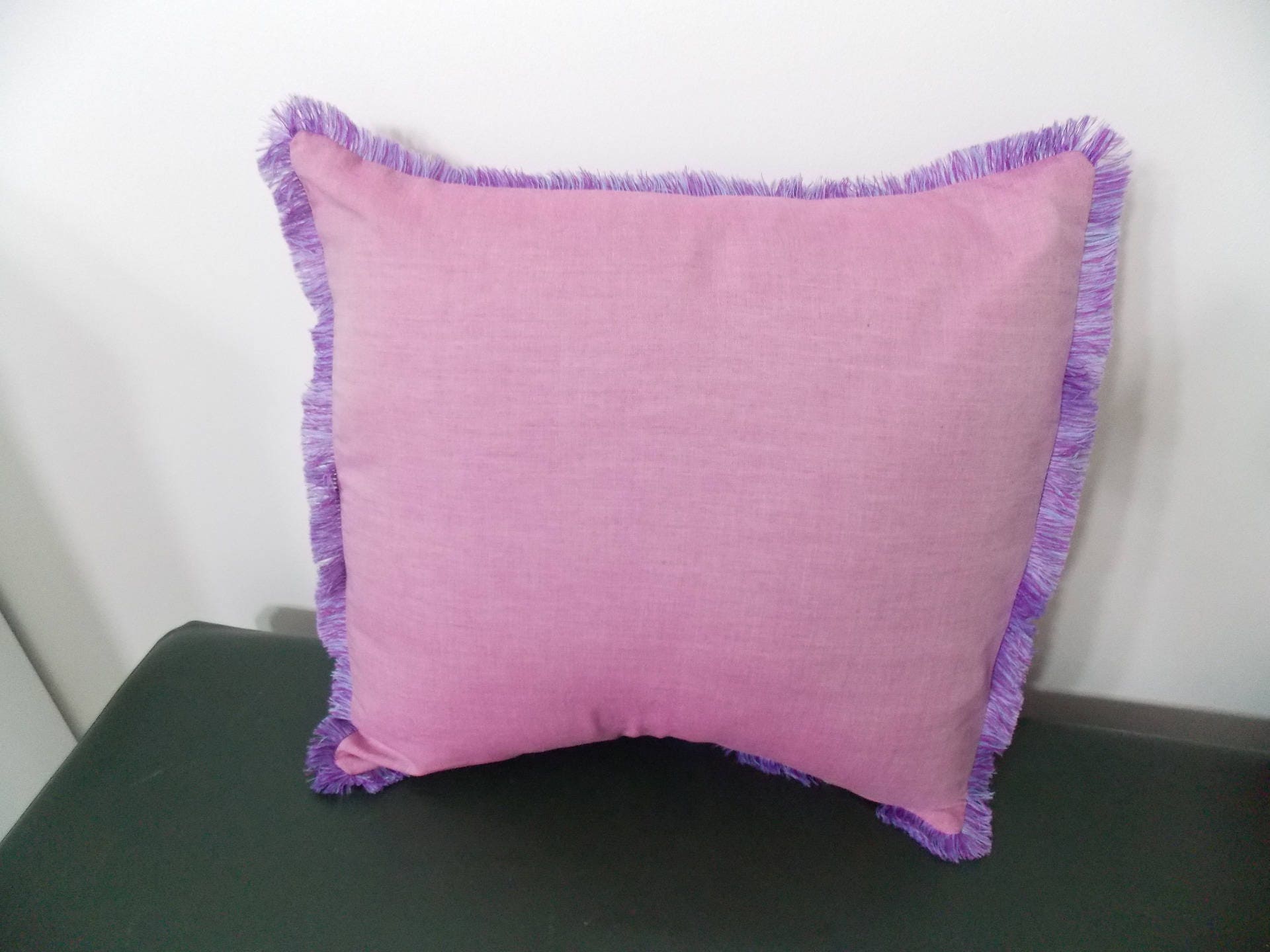 Housse de Coussin Rose Gansée Franges Mauve