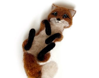 Figura de zorro rojo tumbado hecha a mano, decoración de lana fieltrada con aguja