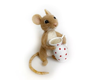 Needle Felted Mouse Figurine: Handmade Wool Spring Decor