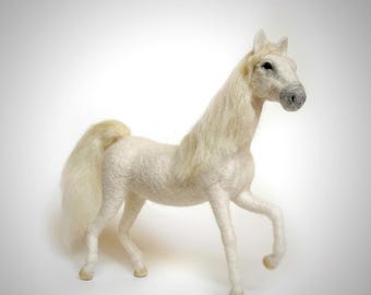Needle Felted White Wool Horse Sculpture: Realistic Hight Quality Equestrian Art