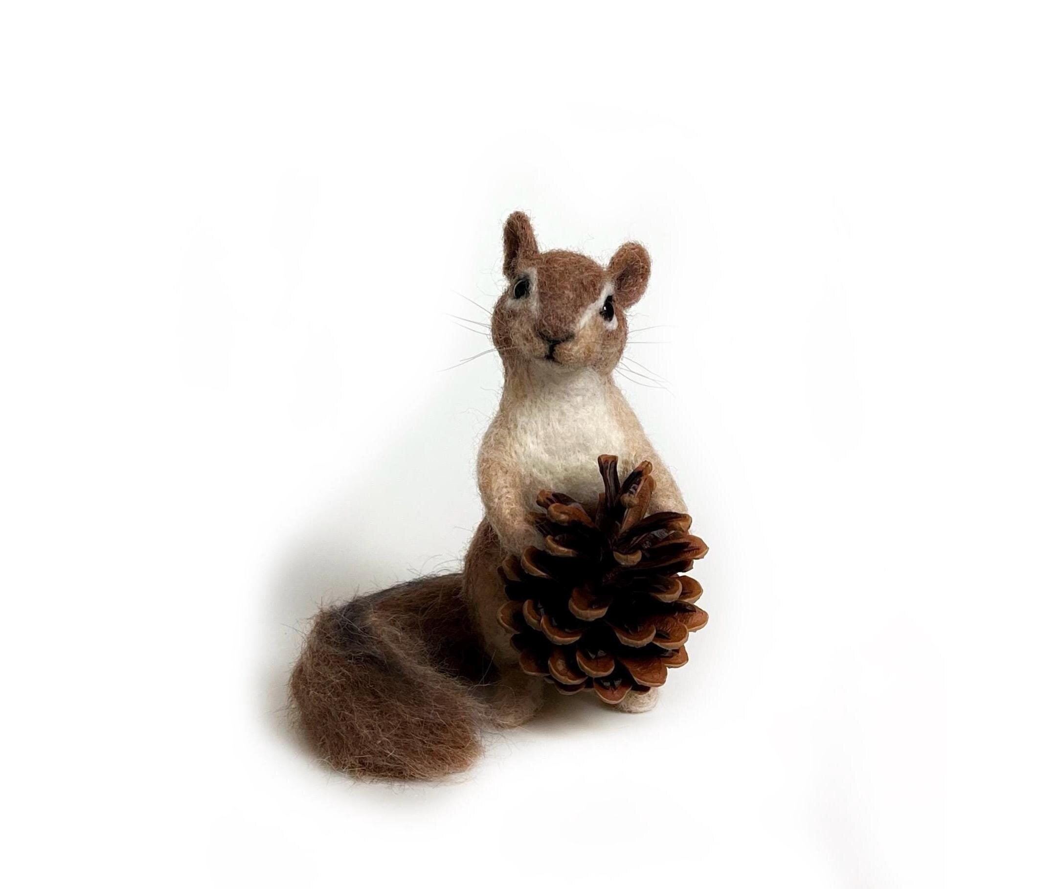 純毛のシマリスの彫刻、クリスマスの装飾の置物。 - Etsy 日本