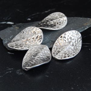 set di 5 perline distanziatrici a foglia