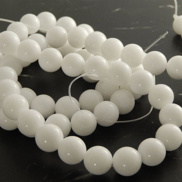WHITE Jade beads 8mm, ref680