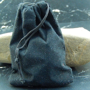 10 pochettes cadeaux en velour 7X9cm