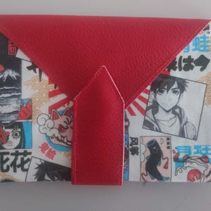 Portefeuille, compagnon, avec nombreux compartiments, tissu motif manga et simili cuir rouge.