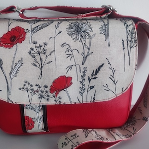 Collection 2025. Superbe sac besace simili cuir rouge et tissu coquelicot, multi-poches, travail soigné.