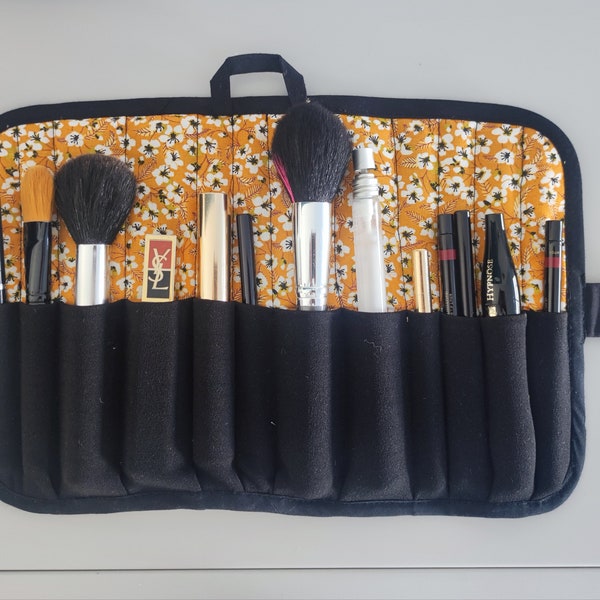 Trousse de maquillage à rouler, organisateur d'accessoires,tissu "fleurs", astucieux de 12 compartiments de différentes grandeurs.