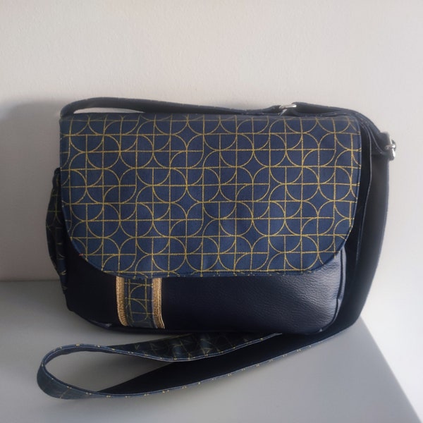 Superbe sac besace, sac à main, sac bandoulière, simili cuir bleu marine et tissu graphique, multi-poches, travail soigné.