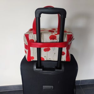 Grand sac, vanity / valisette de toilette en simili cuir rouge et tissu coquecots, très belles finitions. image 10