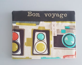 Etui passeport, papiers voiture avec 2 compartiments à cartes simili cuir marron brodé "Bon voyage"