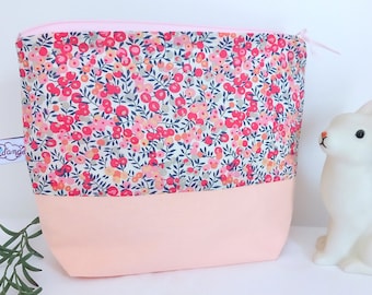 Trousse de toilette personnalisée Liberty Wiltshire pois de senteur rose, cadeau fille