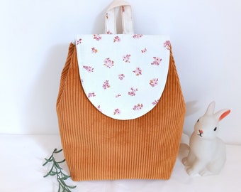 Sac à dos enfant personnalisé velours moutarde ocre fleurs, cartable maternelle crèche fille