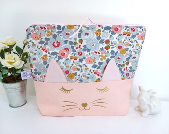 Trousse de toilette personnalisée enfant bébé Liberty Betsy rose chat, cadeau naissance fille