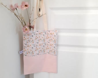 Tote bag enfant personnalisé rose petites fleurs style liberty, sac sport livres, cadeau personnalisable fille