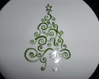 6 porcelain dessert plates decorated with 6 different Christmas trees