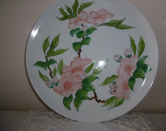 Round cake dish in hand-painted porcelain with Sakura motif