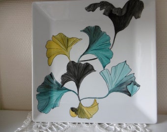 Square hand-painted porcelain dish decorated with 7 blue, yellow and black ginkgo biloba leaves